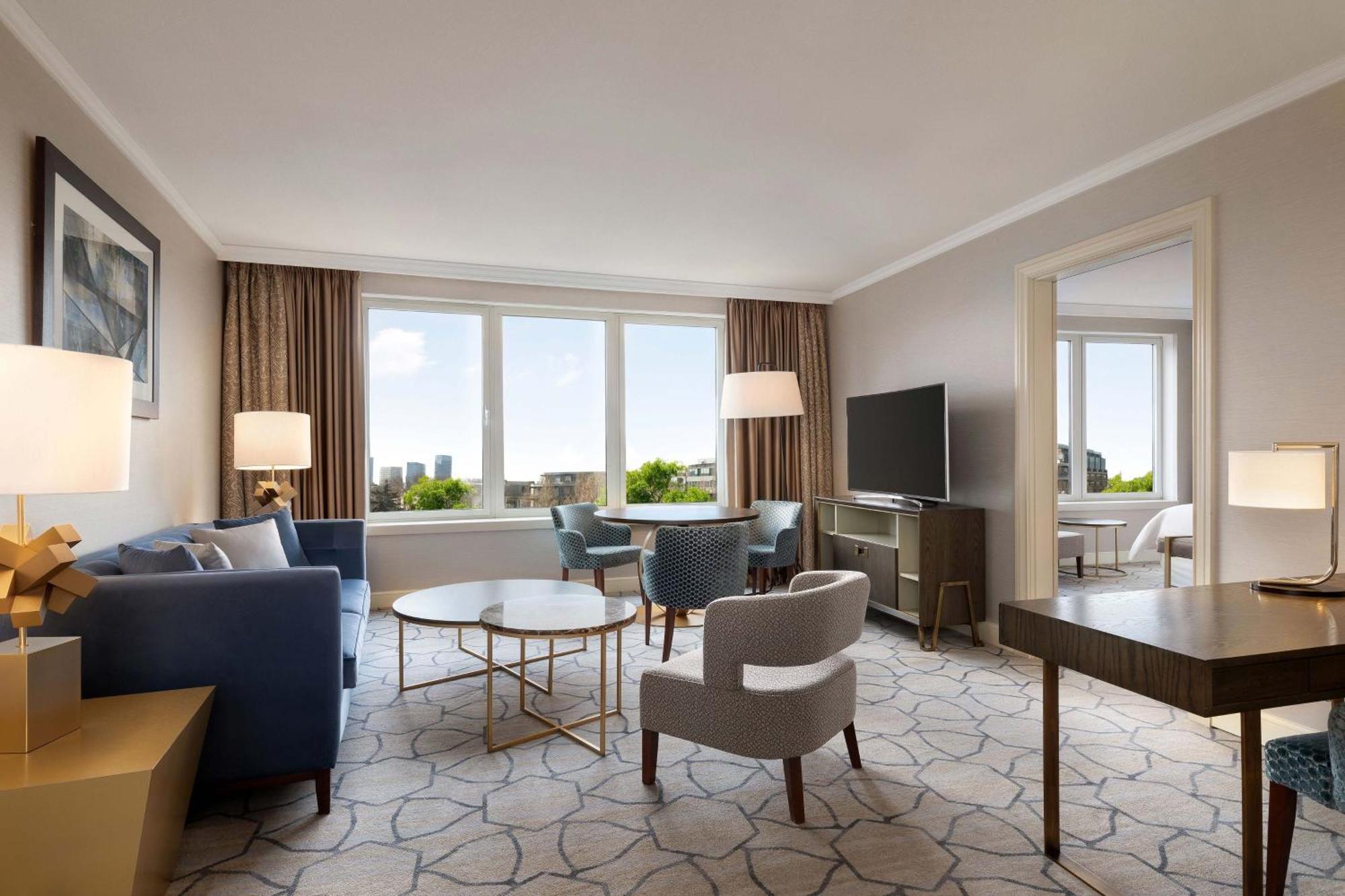 Größere Deluxe Suite mit 1 Schlafzimmer und Zugang zur Club Lounge